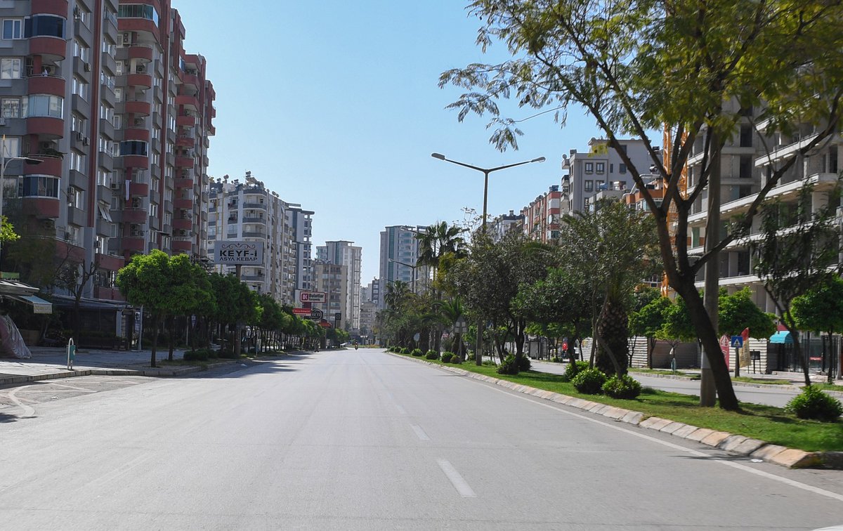 Kıymetli hemşehrilerim, salgının yayılmasını önlemek ve toplum sağlını korumak amacıyla ilan edilen sokağa çıkma yasağına uyarak kentimizin cadde ve sokaklarını boş bıraktığınız için teşekkür ederim.