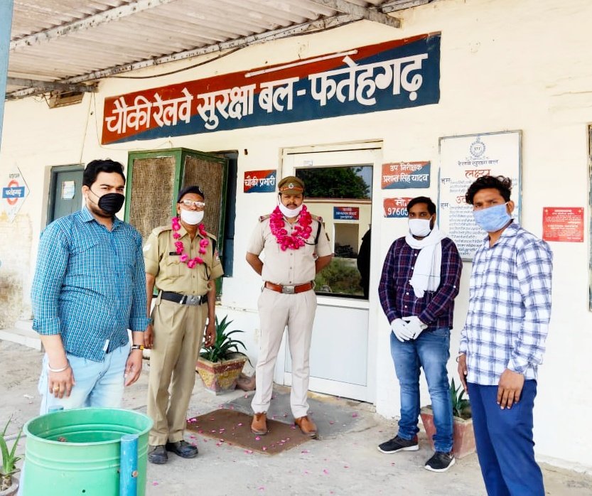 mohitgupta017's tweet image. इस संकट की घङी पर राष्ट्रीय धरोहर की रेलवे सम्पत्ति की रक्षा करने वाले कोरोना योध्दा रेलवे सुरक्षा बल का सम्मानित करके मनोबल बढाकर अभार प्रकट करके धन्यवाद किया।