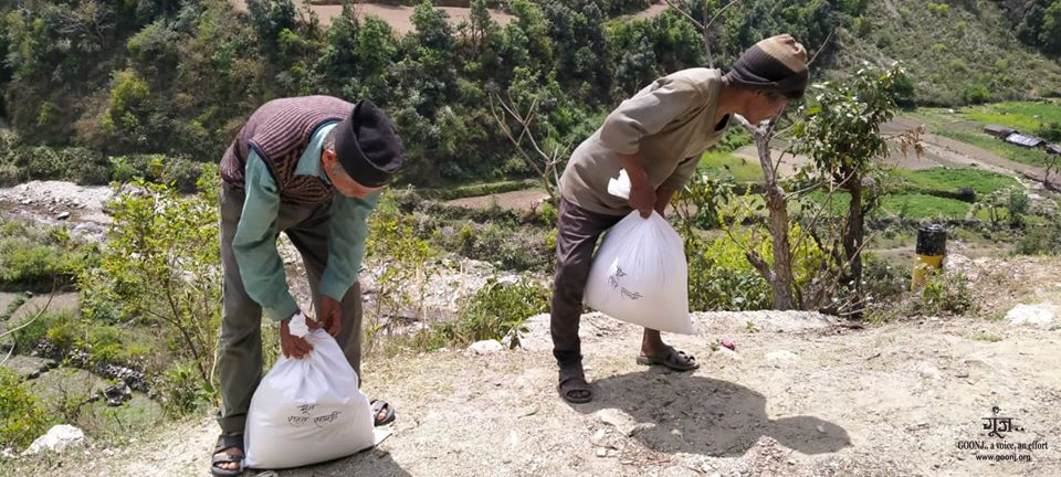 goonj's tweet photo. From the Field.. #RahatCOVID19 #Goonj
In the mountains of Chamoli, Uttarakhand !!
This is first time in the last many years when even Uttarakhand has also seen such big reverse migration .. To know more about works &amp; to donate, do visit https://t.co/r4MTYtS2UN https://t.co/EXM139W0R4