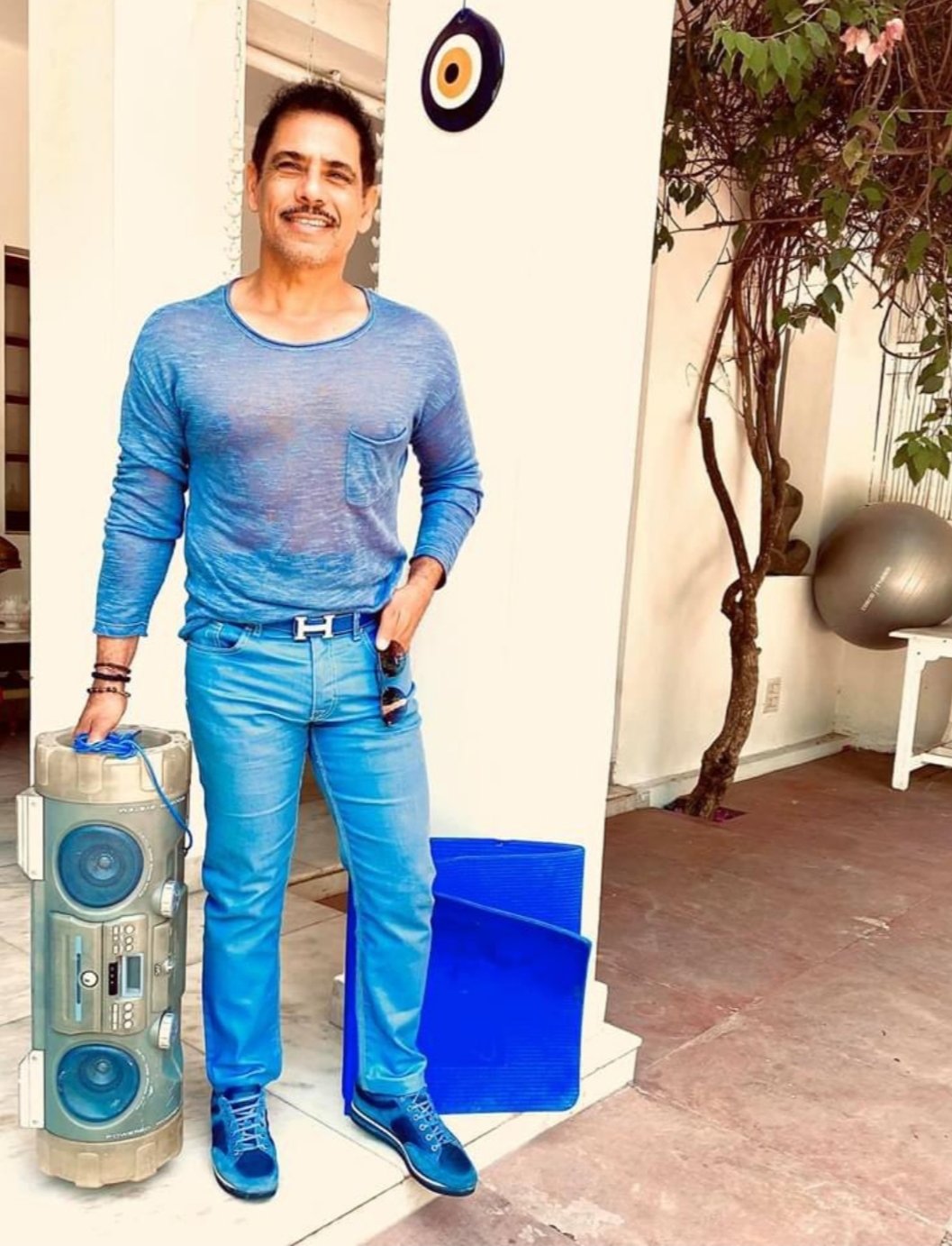 HAPPY BIRTHDAY 
Robert Vadra JI       