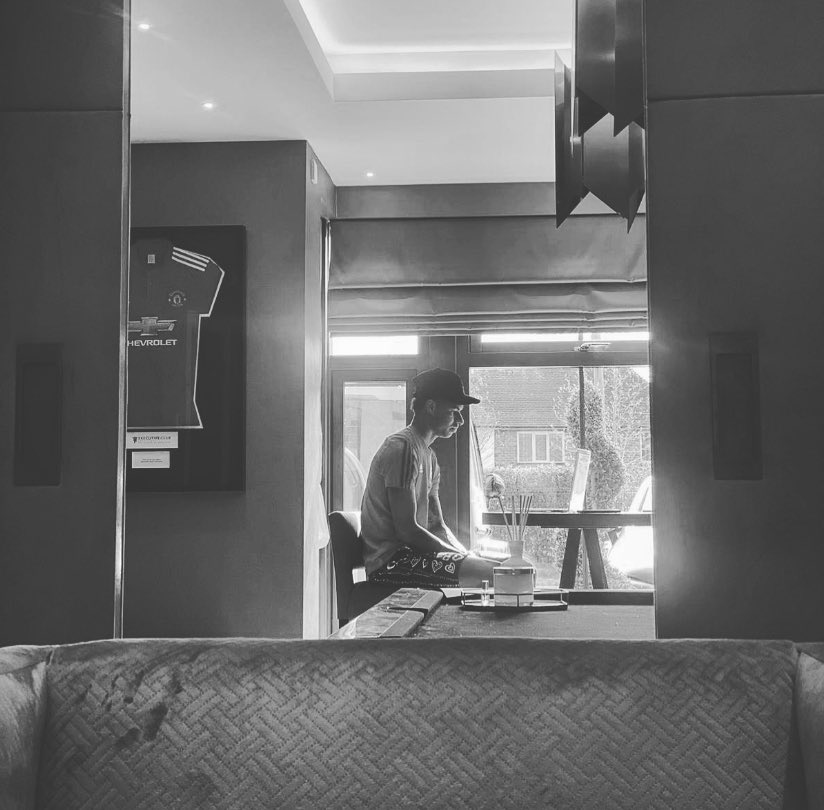 Marcus Rashford (@marcusrashford) on Twitter photo Caught up with a <a href="/ManUtd/">Manchester United</a> π this last week. Can anyone guess who it was? Caught up with a <a href="/ManUtd/">Manchester United</a> π this last week. Can anyone guess who it was?