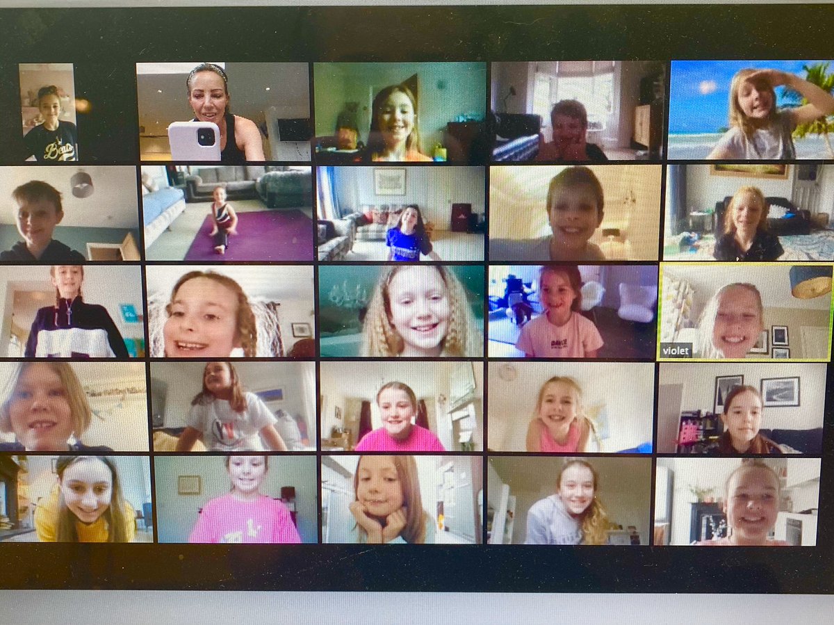 BeatsBath's tweet image. Such a fab Street class today!! Always brightens my day to see your smiling faces and awesome dance moves!!!🕺🏻⭐️💜😍 Contact Fi (0797 471 0706) or see the website beatsdance.co.uk/online-classes… for class information. 
#beatsdancebath #virtualdanceclasses  #isolationcreation