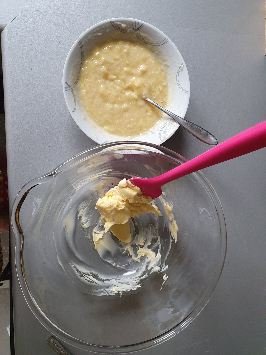 mbmoustrides's tweet photo. Baking #bananabread and listening to @kramergirl 

What better way to spend a Saturday in #lockdown https://t.co/Ls7ZPD8Uix