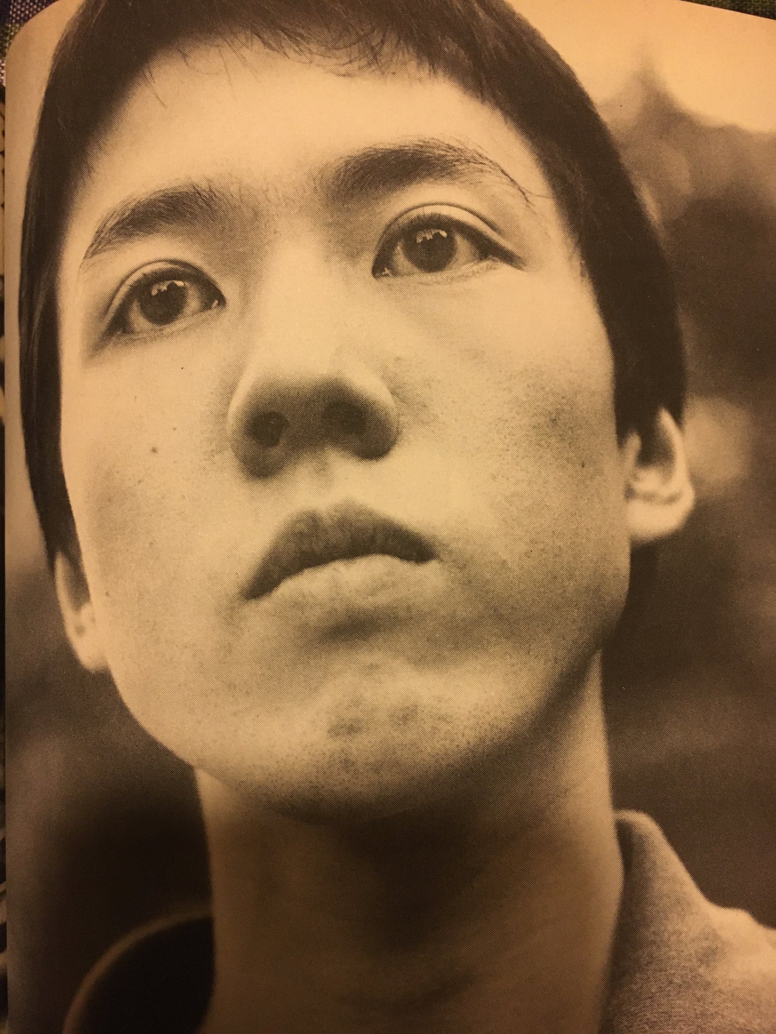 大倉孝二 物を整理していたら 数年前に掲載してもらった雑誌が出てきた 若手演劇人のコーナーに偶然にも隣合わせて出ていた 当時は知り合いでもなかったと思う 本人がよく言うのだが ブルー スカイ 当時はブルースカイ 割とイケてるね 感じが