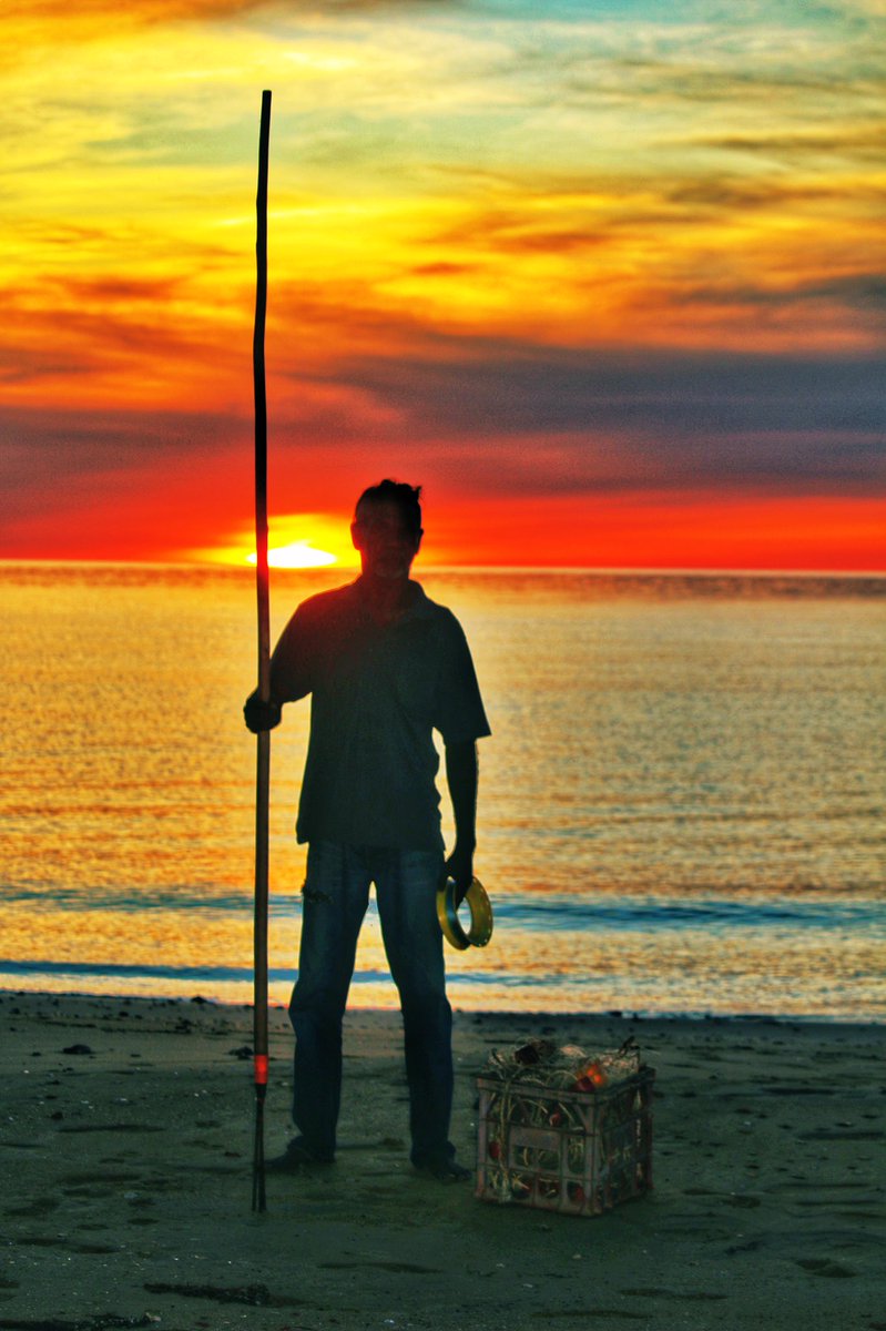 Bunbajee's tweet photo. Glimpses of fishing with Cuz-Bro Chris #Thuganmu Watt. #Aboriginal #SocialDistancing #Lardil #Thabu #Gununa #MIislandHome https://t.co/D7jJV3uwCV