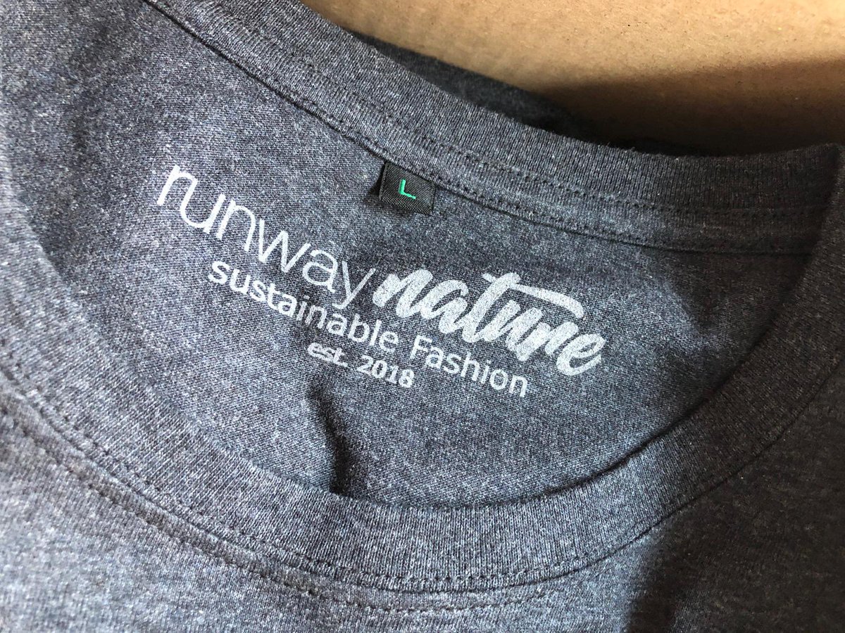 NatureRunway's tweet photo. #bald 🥰😍 https://t.co/jWB8hpGpfy