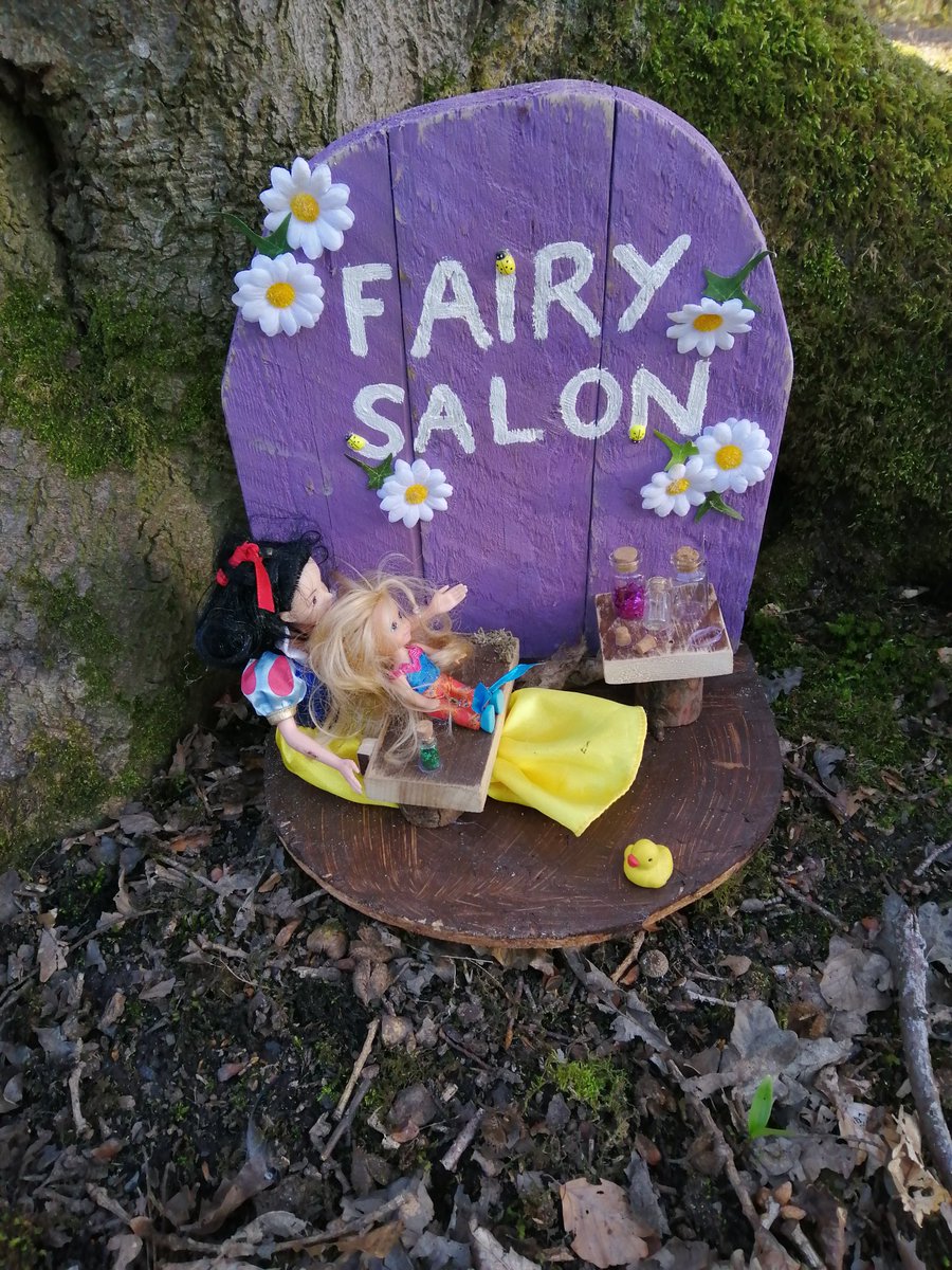 fairysawdust's tweet image. Old and young love the #kingmoor woods #FairyTail come and have a look with over 50 #uniqe #handmadeInUK #wood doors  @BBCNEandCumbria @BBC_Cumbria @fairysawdust