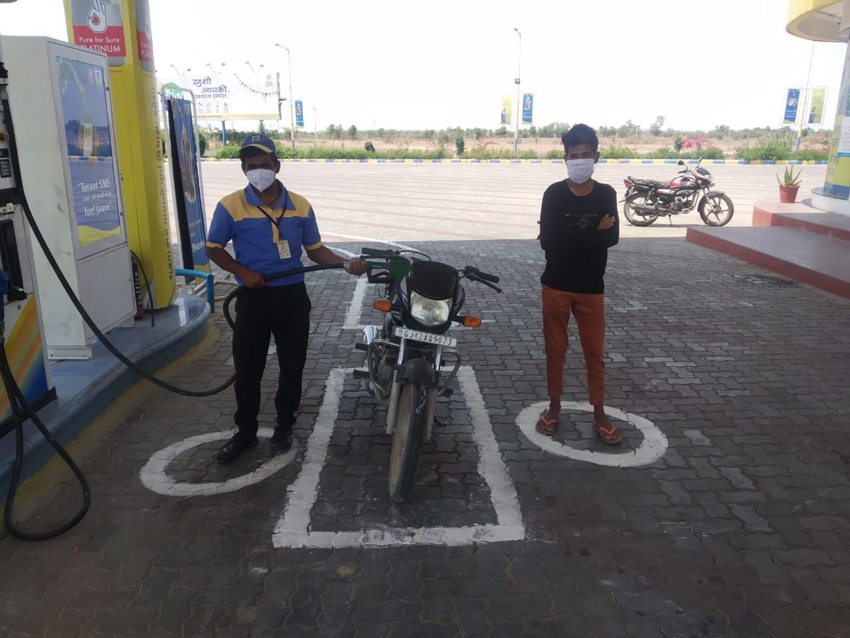 “No mask No fueling” , new mantra for social distancing being followed at our OSTS BP Mundra Dist Kutch #Social_Distancing #CoronaFighters @BPCLRetail @singharunbpcl @ravips25 @Santosh72087448 @Parthasarthy322 @AjayDewasi5