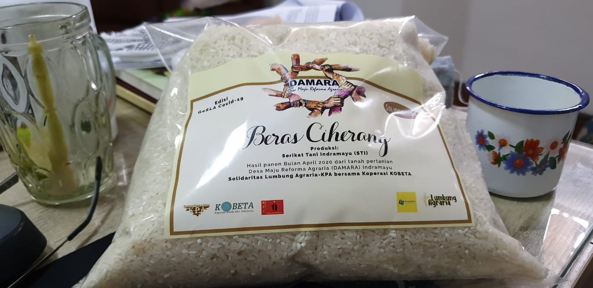 SeknasKPA's tweet photo. [GERAKAN SOLIDARITAS LUMBUNG AGRARIA]
.
Distribusi beras ke Koperasi Benih Kita Indonesia (KOBETA). Beras ini akan disalurkan kepada kelompok rentan perkotaaan, salah satunya komunitas difabel.  #AksiPanganSehatdanEkonomis 
#GeSLA
#LumbungAgraria https://t.co/GV3DcU8qQE