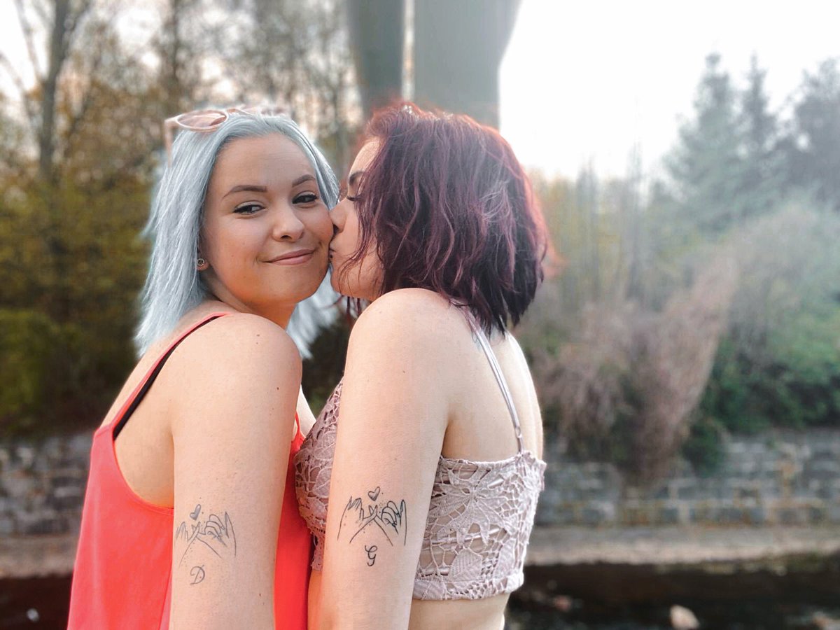 domculii's tweet photo. 15.4.2018. 
Moje nejlepší kamarádka. Moje všechno. 

@gituskaaaa ❤️ https://t.co/10TFJO4DDQ