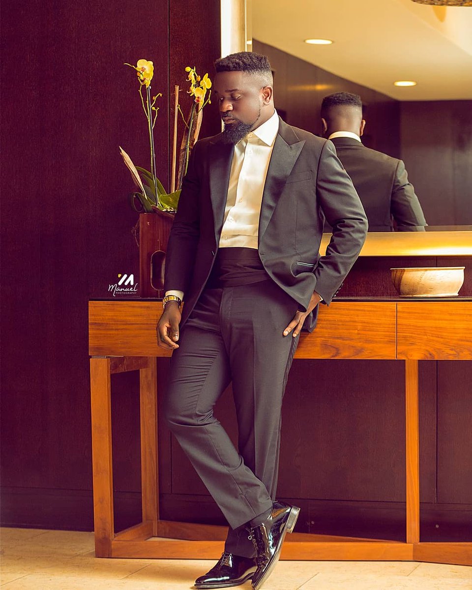 manuelphotos_1's tweet image. KING @sarkodie just blessed my ears with #Overload1 &amp;amp; #Overload2 
Damn 🔥🔥🔥. Success is almost totally dependent upon drive and persistence .The extra energy required to make another effort or try another approach is the secret of winning. 🙌 #highest