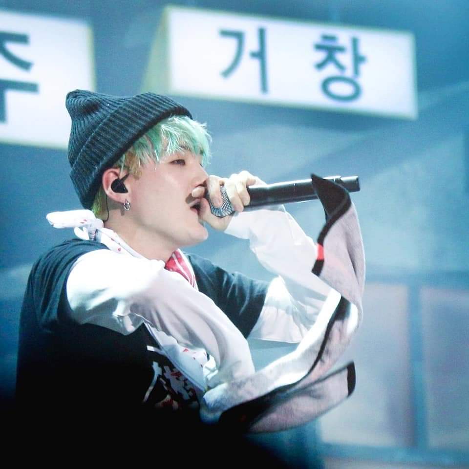 Burito обложка. шуга шуга бурито текст. песня буриты шуга. шуга бтс. бурито шуга ноты.