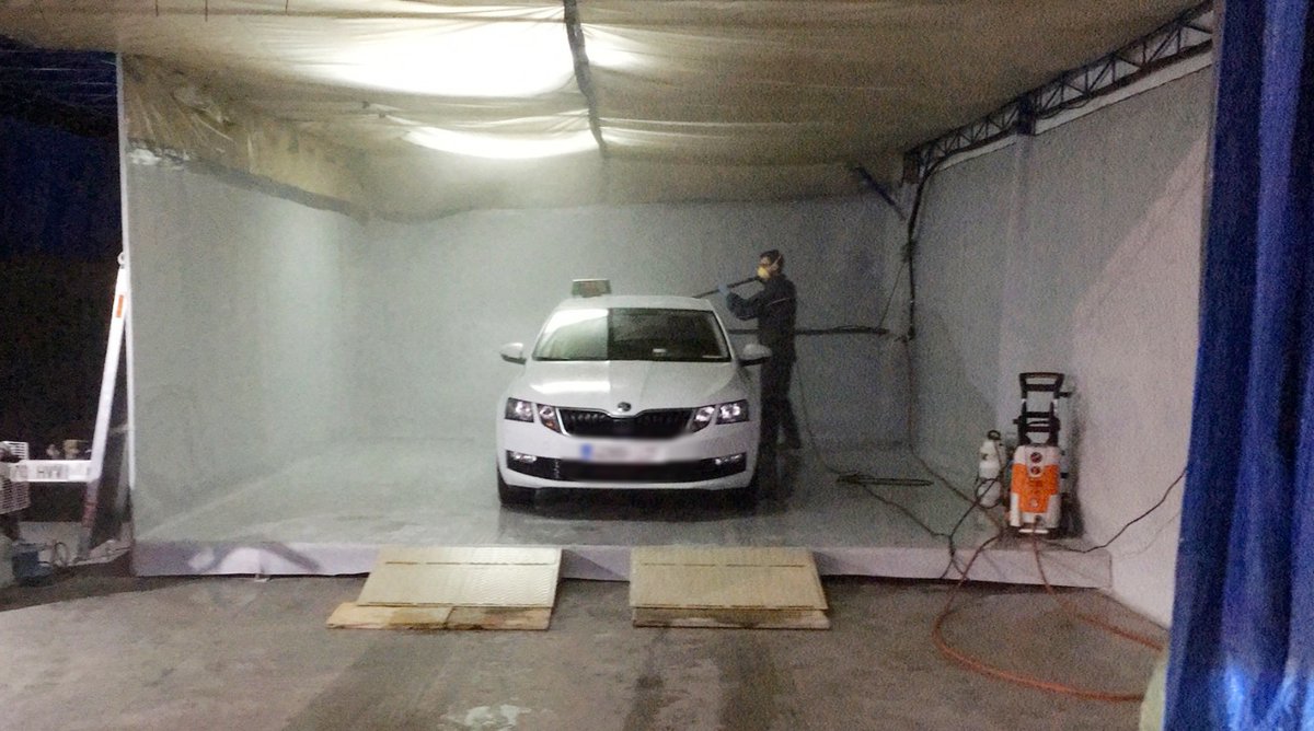 aytohuesca's tweet photo. 🚿 En las últimas semanas, hemos realizado más de 350 desinfecciones de vehículos🚗 entre los que se encuentran los del parque móvil municipal, coches y ambulancias de @cruzrojahuesca y taxis que prestan servicio

¡Gracias a todos los que participan en esta importante labor!👏 https://t.co/NrSaIitCFe