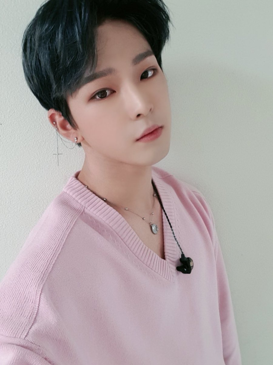 {} day 72/366 .｡.:*☆— You actually posted with your pink sweater outfit please you look so bf and cute  Thank you soo much tbh I’ve been pretty tired lately but I hope you’re getting lots of rest and don’t work too hard 」