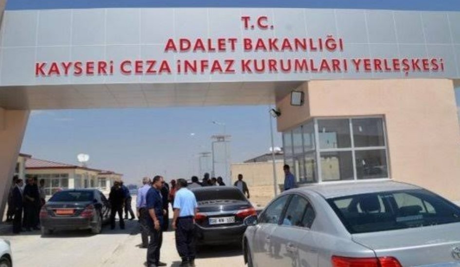 hanimefendicim6's tweet photo. Kayseri Bünyan CİK 

Bayanlar koğuşunda 3kişide corona belirtileri varmış ve cezaevinin müdürü:

〰️ A.Bakanlığı’ndan talimat geldi;hiçbir mahkumu hastaneye sevk edemiyoruz diyormuş.

TAHLİYELERDE KAPSAM DIŞI BIRAKTIĞINIZ BU İNSANLARI ,ÖLÜME Mİ MAHKUM EDİYORSUNUZ @adalet_bakanlik https://t.co/UTg5cOpQYK