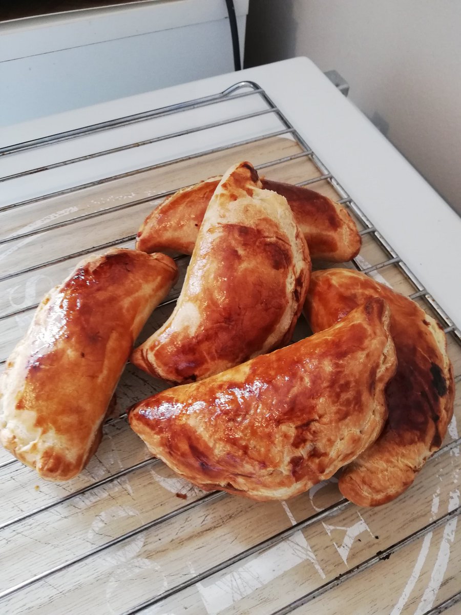 ellessors's tweet image. Chaussons pommes / mirabelle