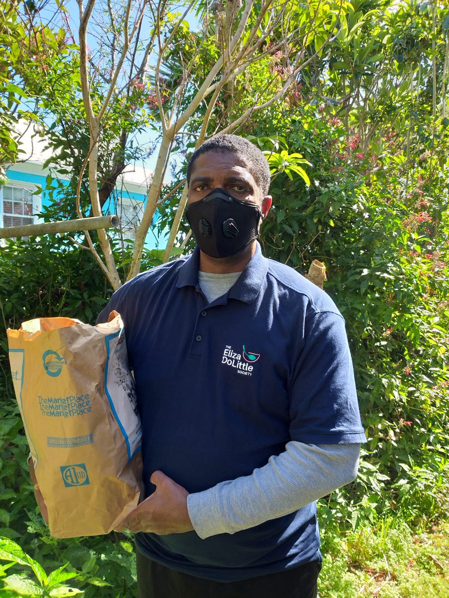 ShaneMarshallMD's tweet photo. Today’s #COVID19shoutout goes to #Bermuda’s Eliza Doolittle Society & MP Michael Weeks, who’ve stepped up the battle against #foodinsecurity during the #COVID19 pandemic. Nice work! @DailyEliza #StayHomeBDA #BdaGovernment #WeAreAllInThisTogether #gratitude https://t.co/Px8zkubSkw
