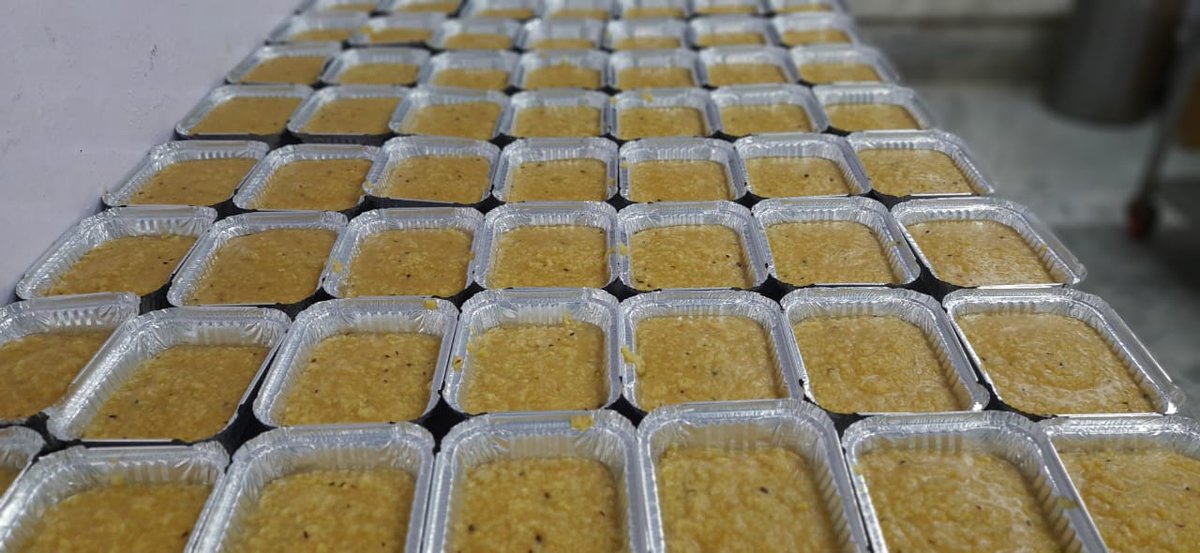 CalorieSmart's tweet photo. 22K empty stomachs served with 450gms of meal choices of Khichdi, Daal &amp; Rice combos, Aloo Bhaji and Aloo Baigan. We couldn't have done it without our partners - NGOs &amp; Govt. Institutions. Thank you @I_Am_Gurgaon @MunCorpGurugram @Hemkunt_Fdn @yatan @cdgurugram @DNsnacks https://t.co/guXTRVhOIE