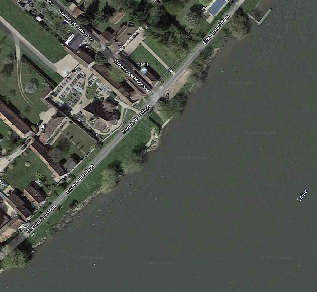 LaSauvegarde's tweet photo. 🌍🏠#ConfinementJ33 aux portes de la Seine
Portejoie #Eure, signifie "port agréable"
🕊️L’église Ste-Colombe est l’exemple parfait des édifices ruraux du bord de Seine, où elle trempe ses pieds.
Les couvertures et des maçonneries ont été restaurés en 2020.
https://t.co/JfVQdxGbFS https://t.co/MVeYx3LpKf