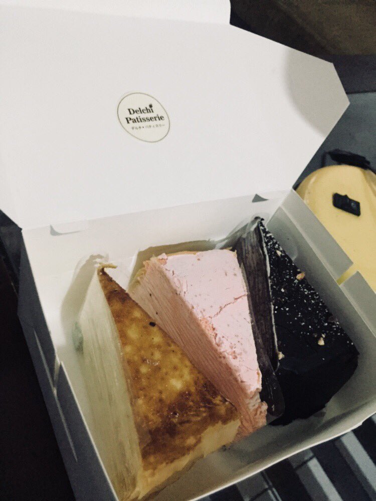 mentaicanape's tweet photo. Buka puasa kali ini dessertnya layer cake (gaya pisan gak??) kapan lg coba dengan 14k udah dpt dessert mevvah kek gini. Thanks to @surplus_ID ❤️ #combatfoodwaste #antimubazir #savebudget #saveplanet https://t.co/5XTQQXJrzb