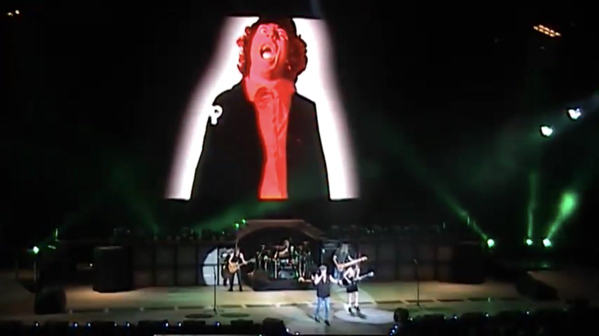 ACDCIreland's tweet photo. #OnThisDay in 2009 the Black Ice Tour rolled in Dublin 🤘🏻🤘🏻 https://t.co/u46aUZnfeq