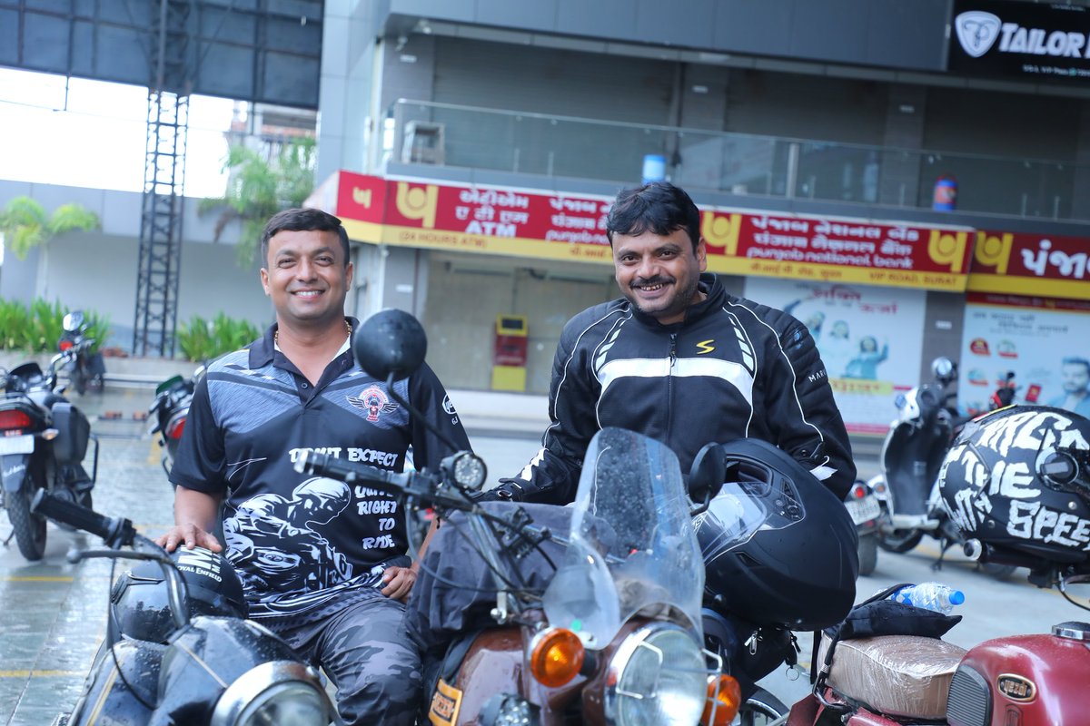 YjocS's tweet photo. YJOC SURAT

JAWA DAY 2019

@jawamotorcycles @reach_anupam @ashishkjoshi @BRustomjee @UrvashiPatole @hemanzhu 
#jawa #ride #yezdi https://t.co/phrcxalp3S