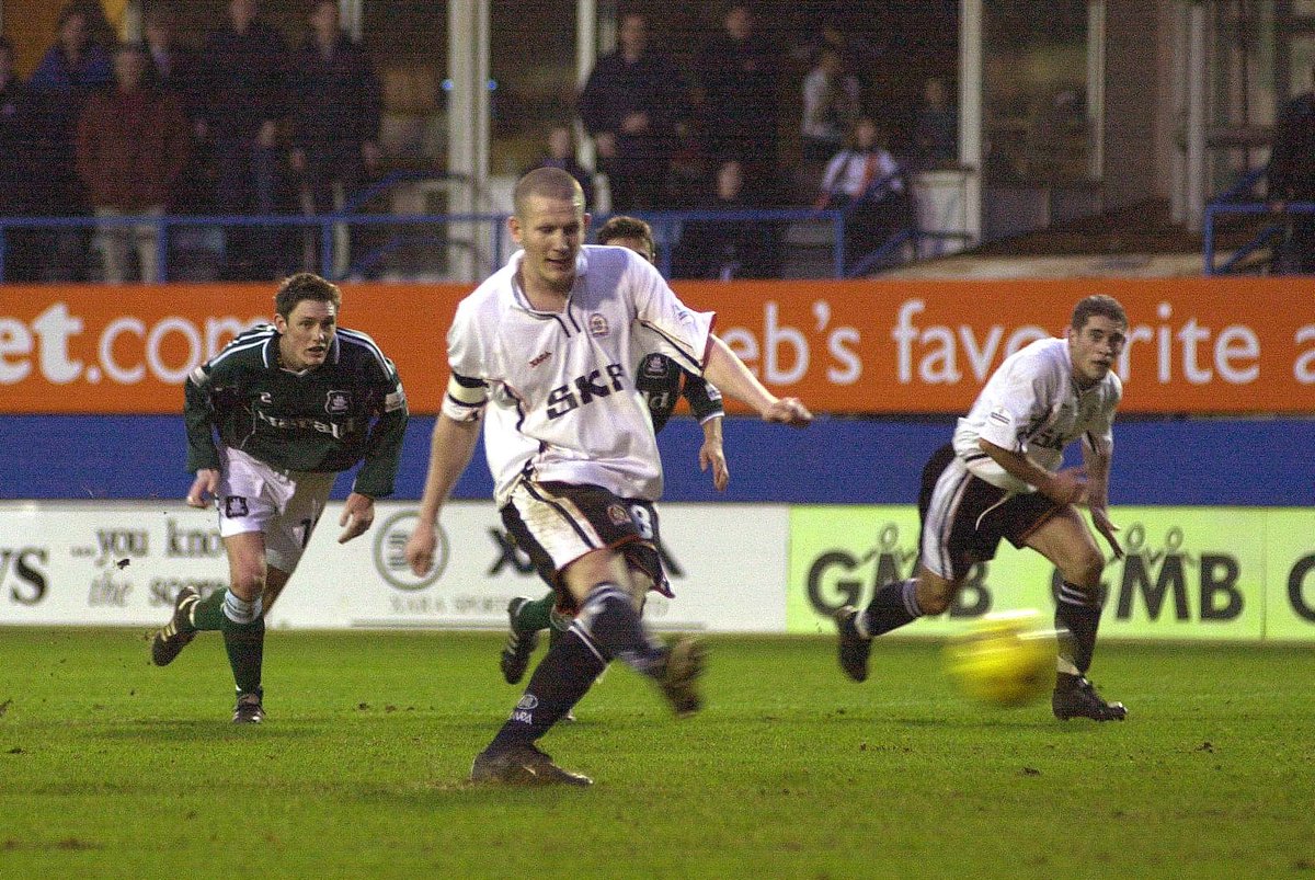 LTFC_1885's tweet photo. Great memories of the 2001-02 season under Joe Kinnear and Big Mick 
@Kevnico8 @forbesy7 @Marv700 @springytraining @9howie @EmmersonBoyce @Hd_holmdog @Chris_coyne78 https://t.co/tfMxWQqYBd
