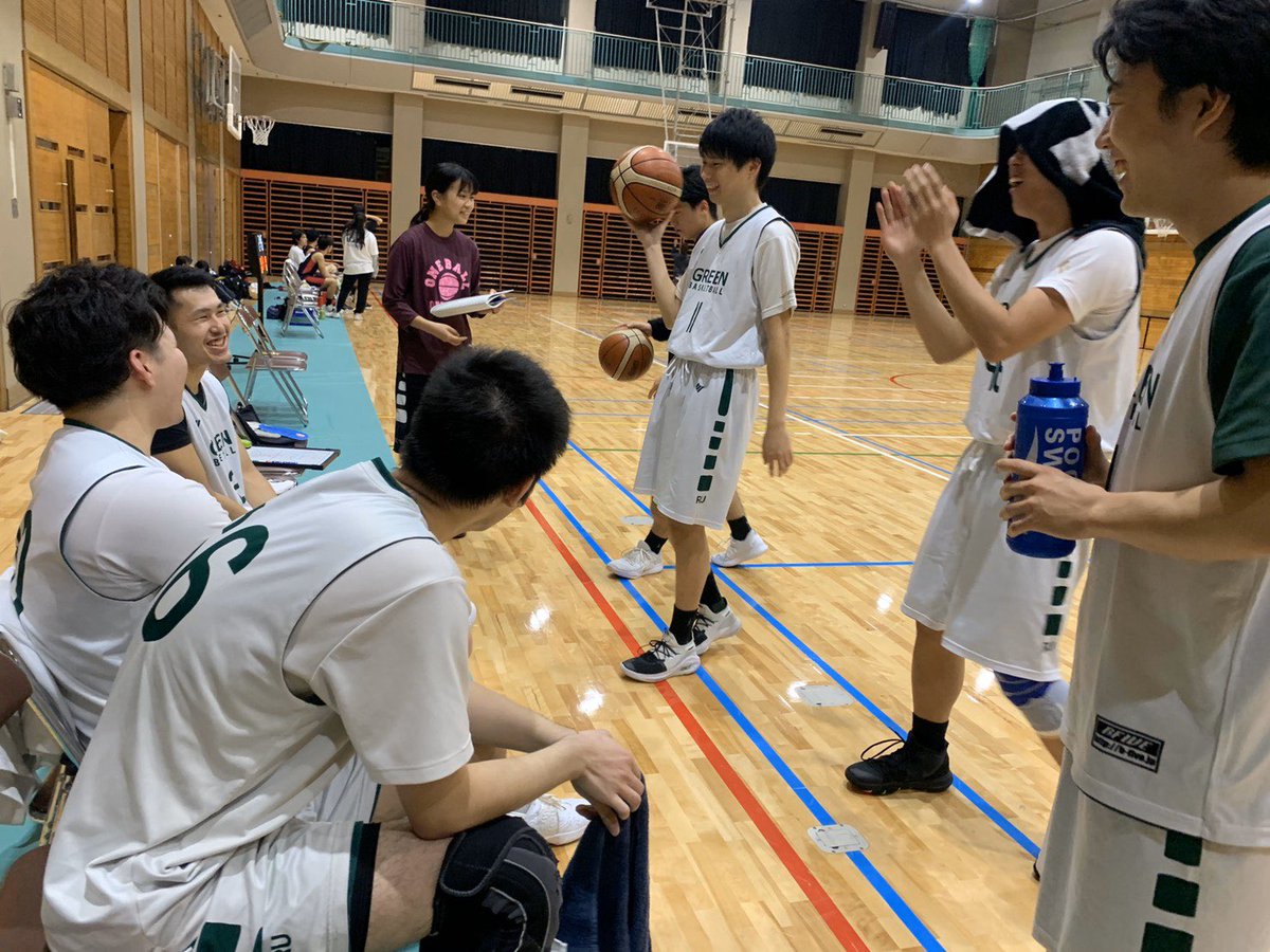 risshoBall's tweet photo. こんにちは！
立正大学男子バスケ部です🏀
新入生の皆さん、入学おめでとうございます㊗️✨
コロナで色々と大変な時期ではありますが、部員大募集中です✌️
学校が再開して、部活動が無事に出来るようになったら、私たちとバスケしませんかっ！！
もし、興味がありましたら、気軽にDMしてくださいね🙆‍♀️🙆‍♂️ https://t.co/KwI83HB7Wn