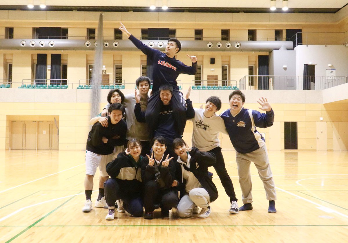 risshoBall's tweet photo. こんにちは！
立正大学男子バスケ部です🏀
新入生の皆さん、入学おめでとうございます㊗️✨
コロナで色々と大変な時期ではありますが、部員大募集中です✌️
学校が再開して、部活動が無事に出来るようになったら、私たちとバスケしませんかっ！！
もし、興味がありましたら、気軽にDMしてくださいね🙆‍♀️🙆‍♂️ https://t.co/KwI83HB7Wn