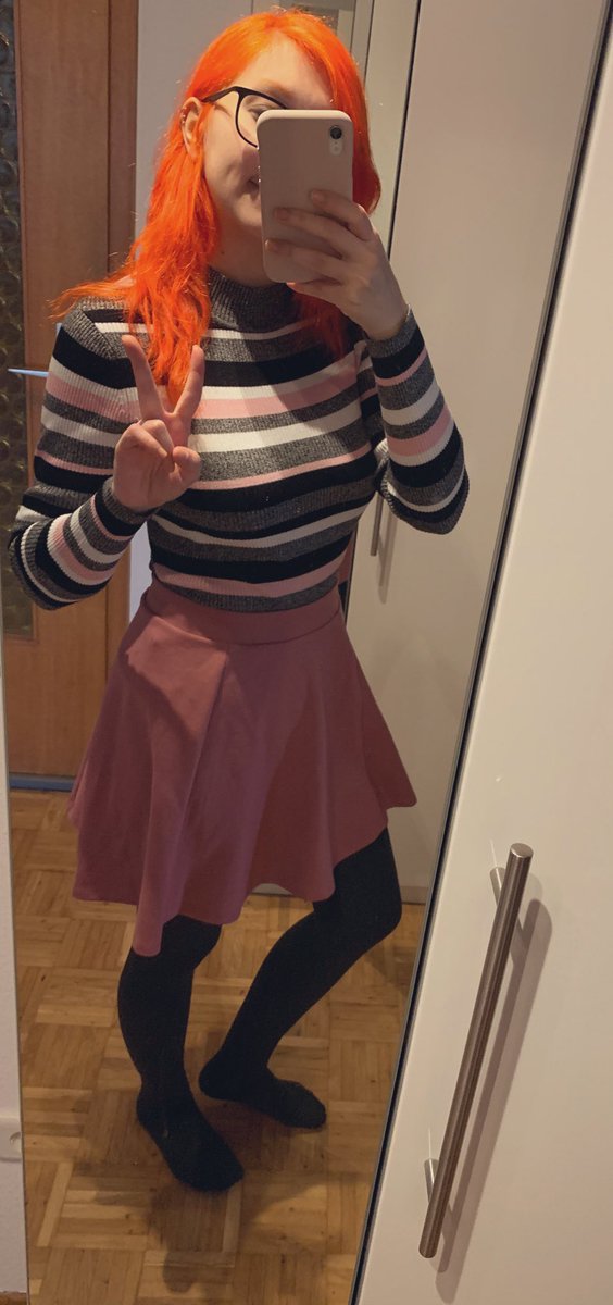 MochiPunch's tweet photo. Ich mache auch mal mit
#MeAt20 vs #MeAt27
Soooo krass hab ich mich nicht verändert 🤷🏻♀️
Ausser dass ich schlanker bin und eine unnatürliche Haarfarbe habe. https://t.co/3SpN98BJBD