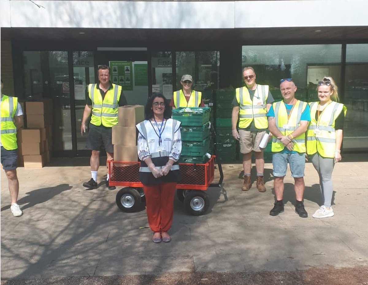 GLL_UK's tweet photo. As we continue to support communities across the UK, Chipping Norton Leisure Centre reopens, but not as we know it! 

The centre is now the base for The Chippy Larder, providing members of the community access to affordable and nutritious food: https://t.co/2dOiyOUIZ4 https://t.co/xgMRl39LMm