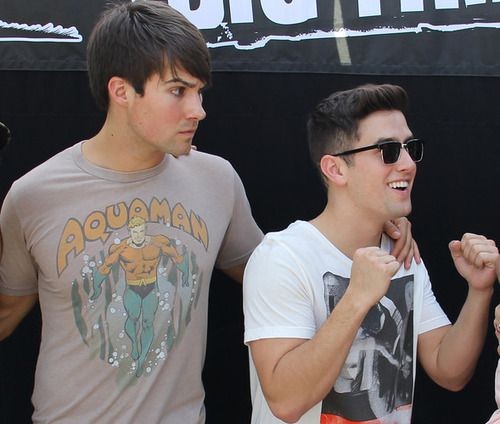 logandivaza's tweet photo. oigan, así tengan 50 años, NUNCA olviden este tour #bigtimerush https://t.co/DWifY2AyFO
