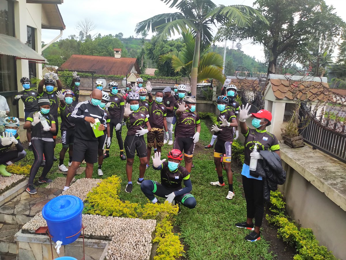 CGMAK's tweet photo. Au delà de mes responsabilités professionnelles dans la riposte contre Ebola et Covid-19, fier de mener des activités personnelles de sensibilisation contre le Covid-19 à travers mon club de Cyclisme. Équipe prête pour sensibilisation dans les quartiers de Goma. Activité en cours https://t.co/ltJTQHUJNw