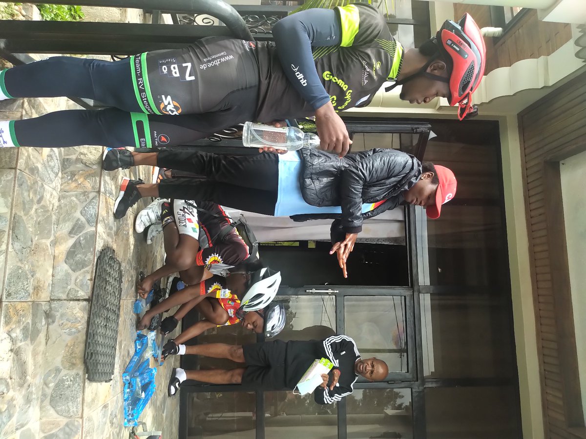 CGMAK's tweet photo. Au delà de mes responsabilités professionnelles dans la riposte contre Ebola et Covid-19, fier de mener des activités personnelles de sensibilisation contre le Covid-19 à travers mon club de Cyclisme. Équipe prête pour sensibilisation dans les quartiers de Goma. Activité en cours https://t.co/ltJTQHUJNw