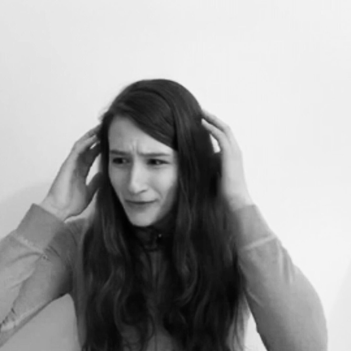 Esme Lola tweet media