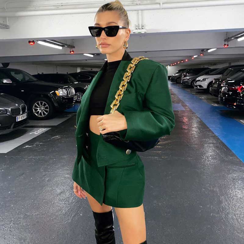 ROOSTERGNN's tweet photo. Look for Less: Hailey Bieber’s Paris Fashion Week Look by Bakhtawar Jamil from the National College of Arts in Lahore, Pakistan. Go, Bakhtawar! #rgnn #fashion #look4less https://t.co/63lvrfwtSY https://t.co/SnaZUfK7hd
