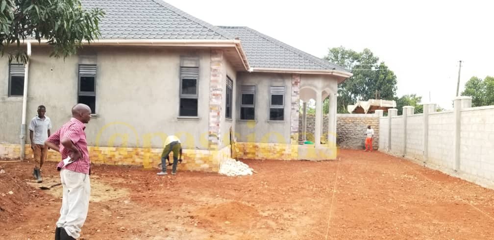 Passionsltd's tweet photo. Our ongoing project in Kitagobwa. Contact us on 0782 451967 for #compounddesigning #landscaping #stonecladding #generalconstruction #HomeSweetHome https://t.co/mHW0NcT9du