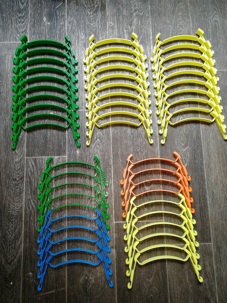 La Fabrick n'a pas relâche ses efforts cette semaine. 50 supports de visières prêts à partir au montage !
#Covid_19 #SolidariteCOVID19 #FabLab