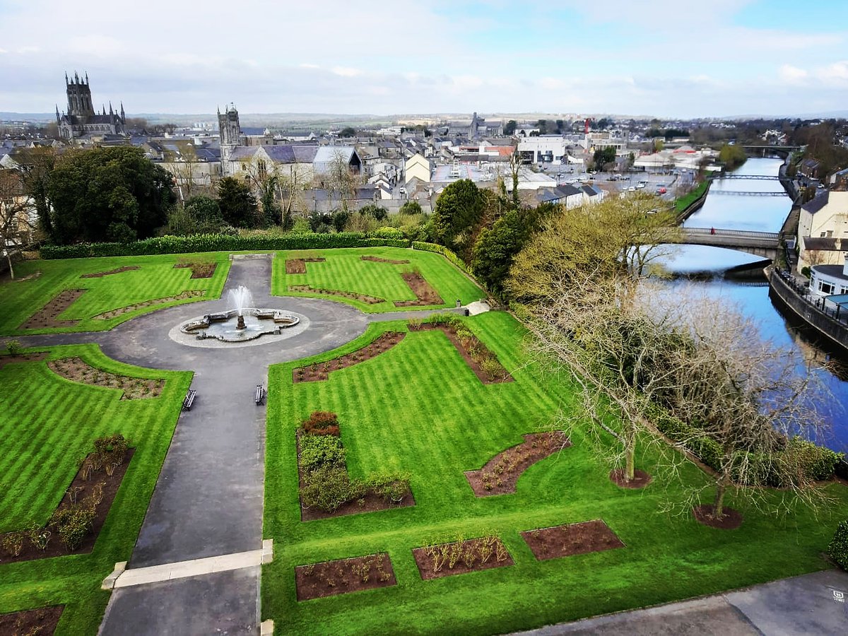 kkcastleOPW's tweet photo. To celebrate #WorldHeritageDay we wanted to share this amazing view of Kilkenny from the Castle 
#irishmuseumsonline #MuseumFromHome 
#IcomosIDMS2020 
#18April
#ICOMOS 
#SharedCultures 
#SharedHeritage #SharedResponsibility https://t.co/q8BCxuiwMh