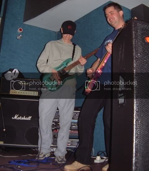 Steve__Kelly's tweet image. Playing an awesome BSB (with extra barbecuing) generously lent by cradle of filth guitarist. #MeAt20 #toomanynotes