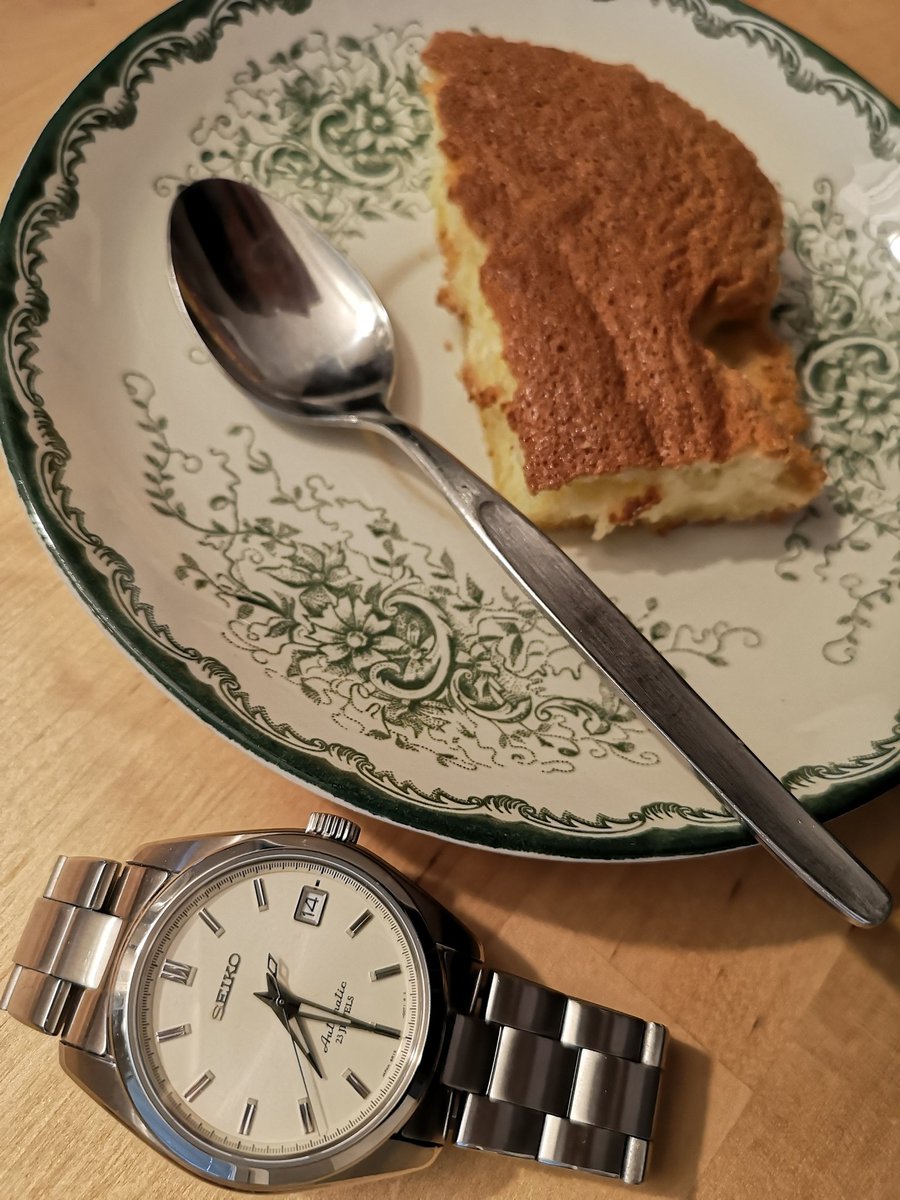 abcxyz_jp's tweet photo. 🖋️⌚🍰🍽️👍💕
#spongecake #Galenleather #calligraphypractice #blackletter #fountainpen #seiko #sarb035 #selfisolationbaking #selfisolation #スポンジケーキ #ベーキング #万年筆 #カリグラフィー #文房具 https://t.co/QBoG5vf3HZ