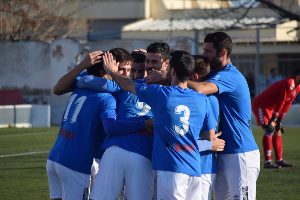🍍 Nos volveremos a abrazar. Volveremos a sentir el calor del compañero, el apoyo. 

Volverán los sentimientos a flor de piel, todos juntos, todos unidos. 

#QuedateEnCasa #FuerzaYHonor 💙⚪️