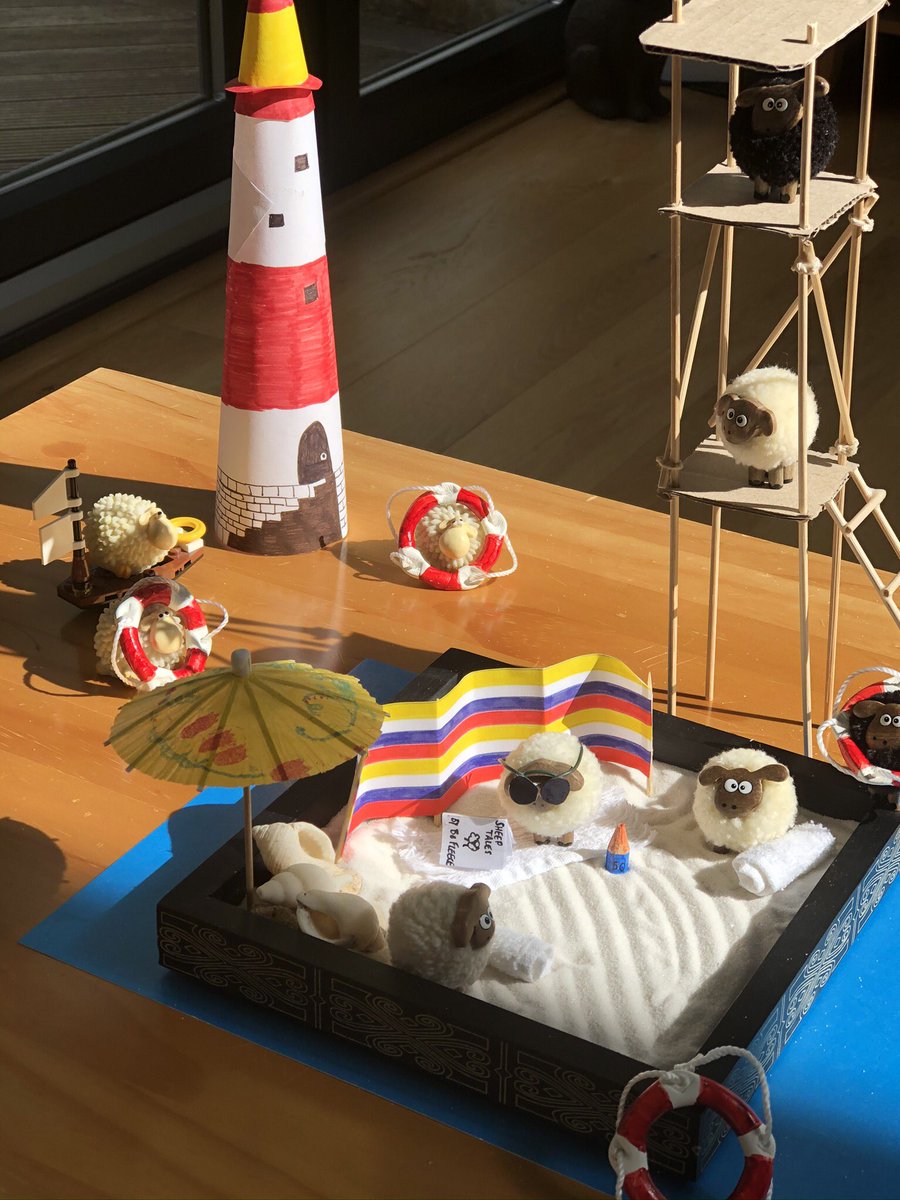 Titch_Sheep's tweet image. Baa, was up early today to nab my space on the beach. Me mates are queuing with their towels. I have my wayfarers on, my towel, sunscreen and a good book. What more could I want? ☺️😉 🏖🏝⛱ #BeachIsolation #FlockPower