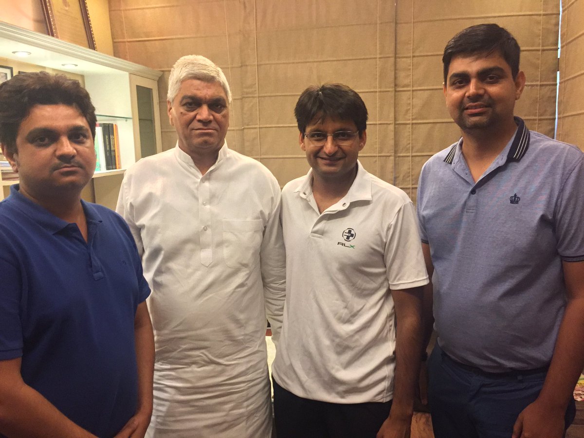 TarunTewatia14's tweet photo. #MeAt22  #MeAt25  #MeAt30 #MeAt35 - @DeependerSHooda https://t.co/9UeW0WkgUl