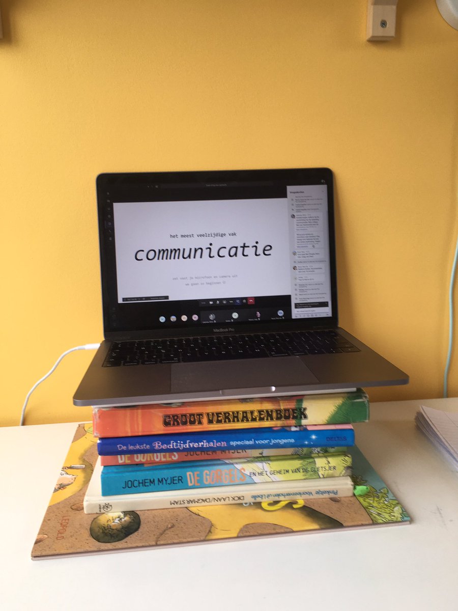 bennos82's tweet photo. Live broadcast vanaf mijn zolderkamer. Voorlichting over de opleiding Communicatie van @HSLeidenNL. Meer weten: https://t.co/y4WLMxbPJP https://t.co/k5cTfiDD5A