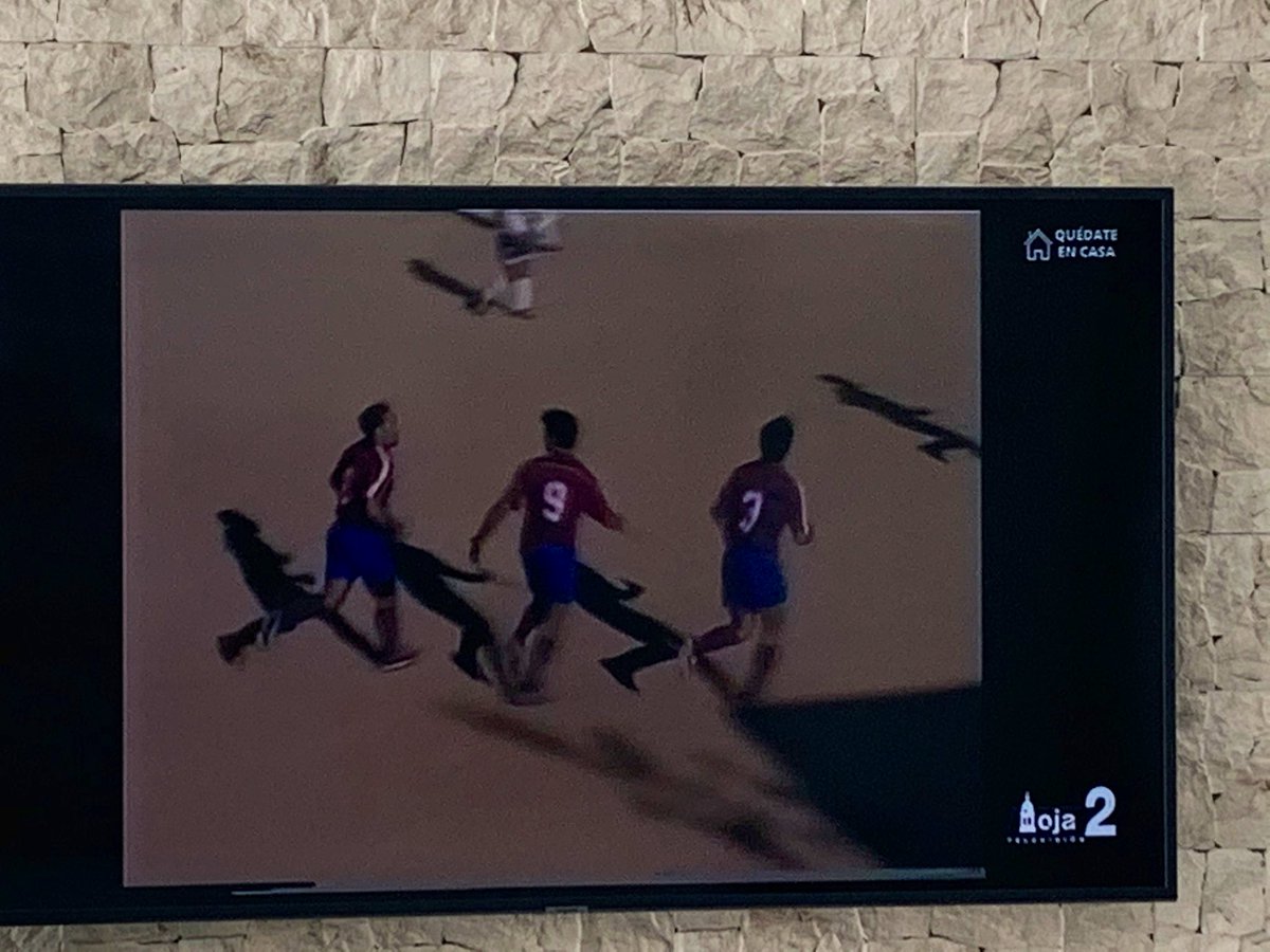 Viendo <a href="/LojaCD/">Loja Club Deportivo</a> Vs Vandalia, años 90, equipos punteros que ascendieron a 3ª. Alegría ver a míticos como Juan Carlos y Saavedra con los que jugaba torneos en verano y admiraba, otros del Loja posteriormente compañeros. Reconozcamos que el fútbol ha evolucionado mucho, y a mejor⚽️🏃🏻‍♂️