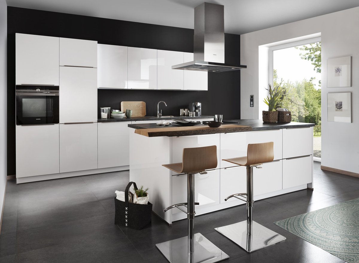 A stunning modern kitchen design in a monochrome colour way. Check out our ranges via our link in the bio!⁠ #myintoto