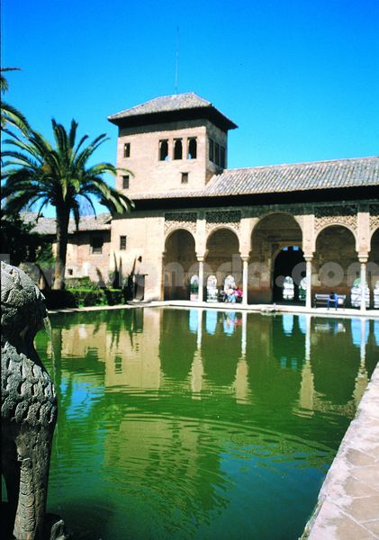 #HappyWorldHeritageDay 💫 #SharedCultures 
Any city in the world would be proud of the #Alhambra and the Royal Chapel 👉 two different cultures and religions imprinted all together in one city: #Granada #IDMS2020 
✝️ bit.ly/2zbpmX2
☪️ bit.ly/2VHRE37