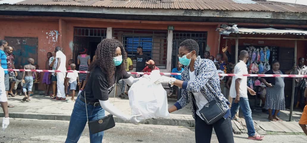 overhypeisaac's tweet photo. #THEREACHPROJECT
Distribution Of Food Stuffs Ongoing At Echue Waterfront, Port Harcourt.
Service to humanity is what we do. https://t.co/2fsLc3oBO3