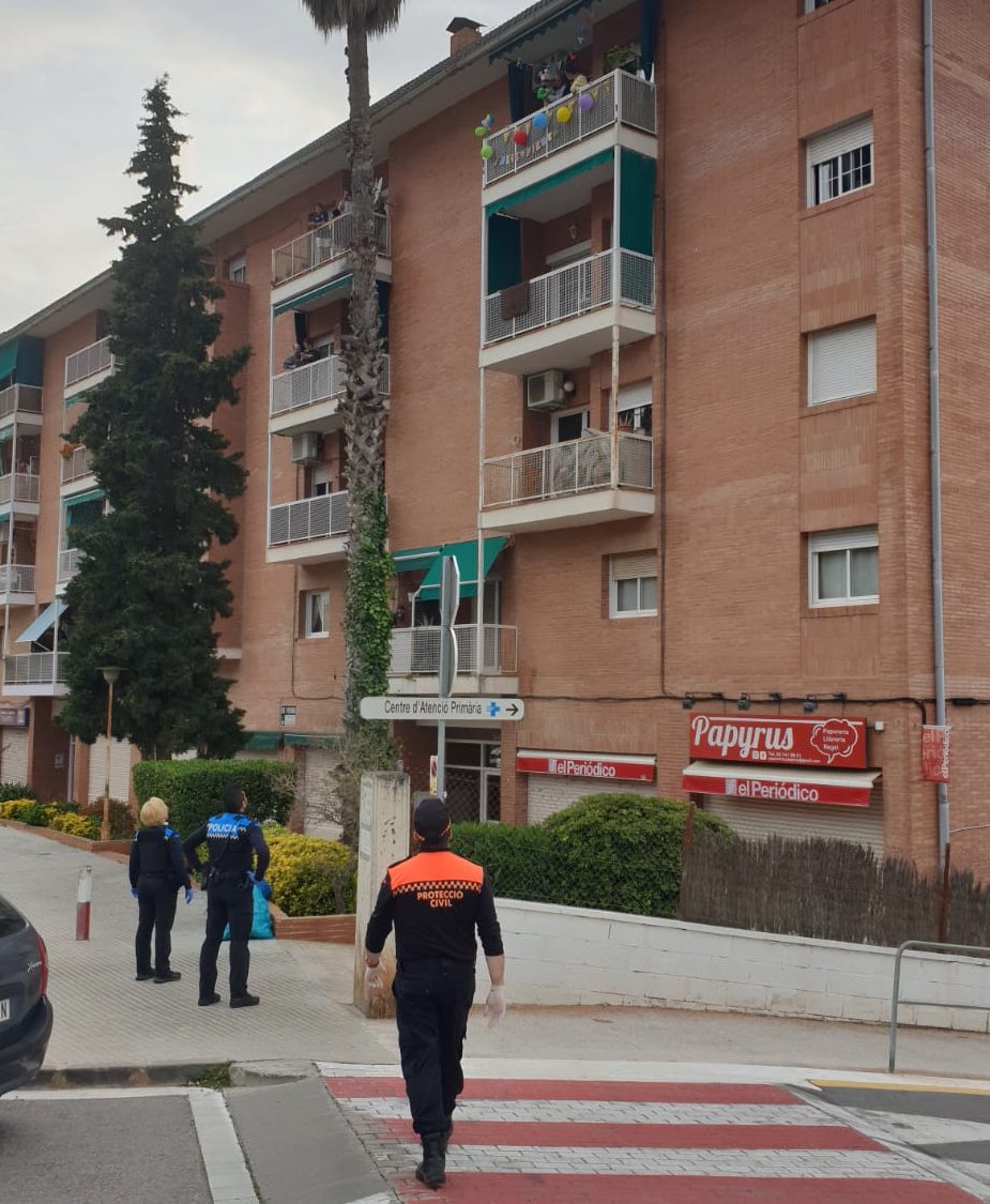 AvpcVallirana's tweet photo. Continuem de #guardia i #operatius les 24h. A #Vallirana #seguim lluitant i que aquesta situació acabi. Ens ajudes? #quedatacasa #COVID #QuedateEnCasa #protecciocivil #proteccioncivil #AVPC #Baixllobregat #todosaldrabien https://t.co/HGESOUYy2L